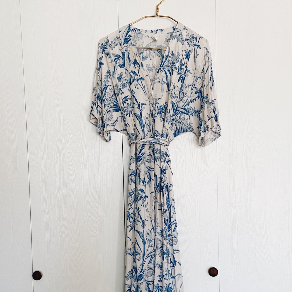 Floral, white, button-up, tie-back maxi dress